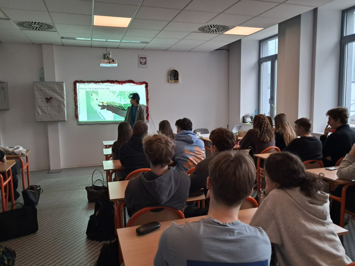 Jay Chae, SEAS’24 teaching a high school class in Piastow, Poland