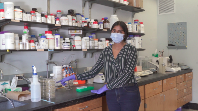 Swati Ravi CC’22 in the lab